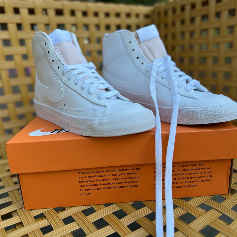 Nike Blazer Mid '77 - women’s size 6/men’s size 4.5